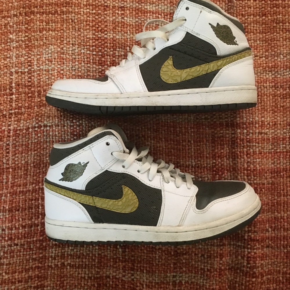 Unisex Vintage Green Air Jordan Sneakers Men 8 Women 10 - Picture 2 of 5